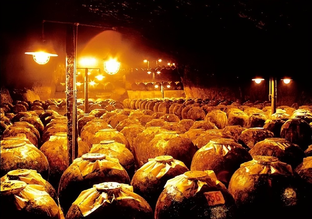 酿造一瓶酱香型白酒需要多长时间，你知道吗？